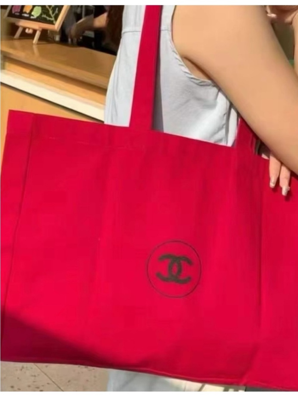 Chanel beauty No1 red canvas tote - Picture 7 of 7